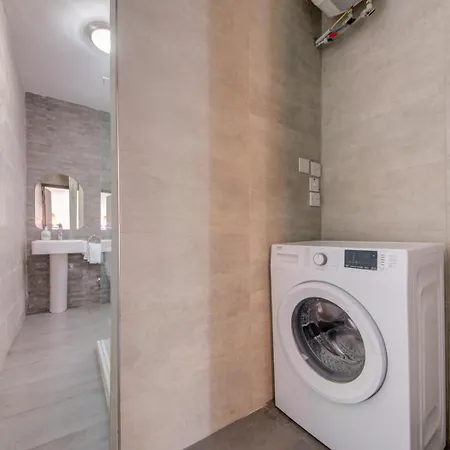 - Paceville Panzió San Ġiljan